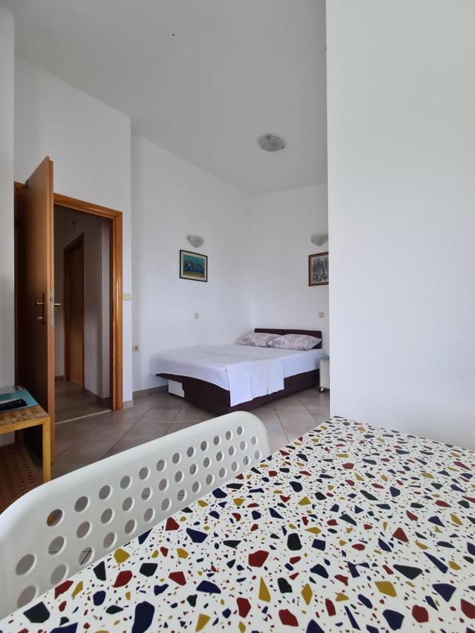 אומיס Oasis Of Peace Apartment מראה חיצוני תמונה